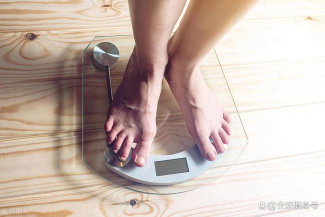 96年夫妻每天设计1000大卡减脂餐